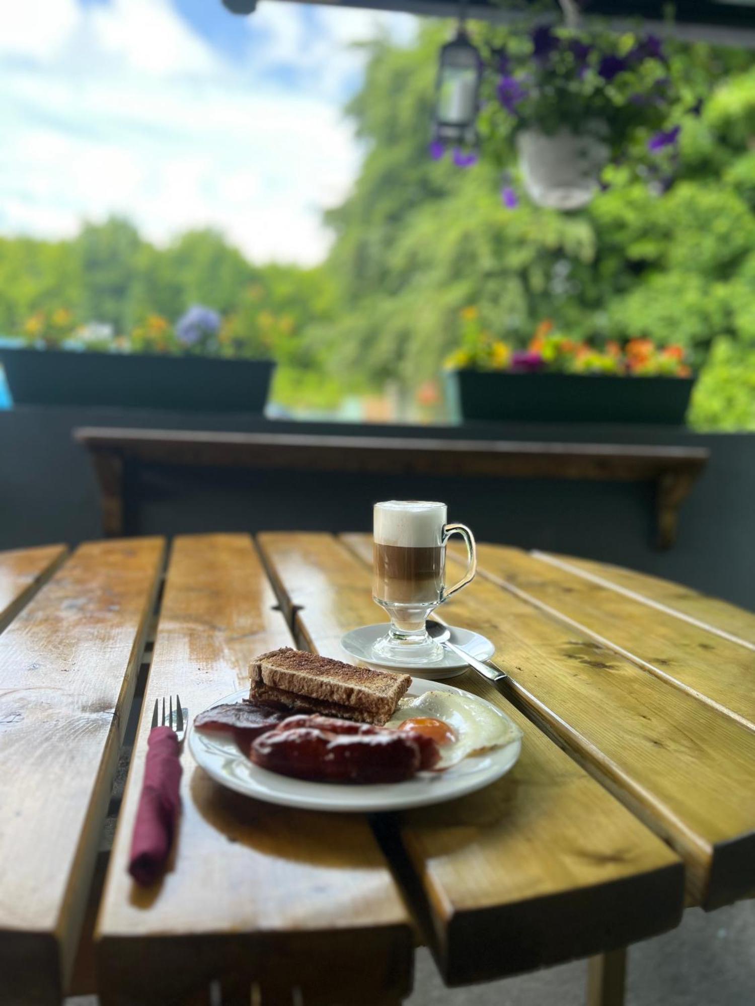 The Coach House Inn Moycullen Eksteriør bilde